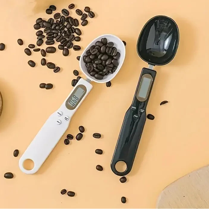 Mini balança digital em formato de colher com visor LCD para pesar café, farinha, açúcar, temperos e suplementos com precisão.